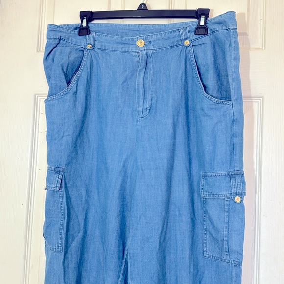 MICHAEL KORS Jeans Size 12 Straight Legs Light Blue Jeans - Picture 3 of 5